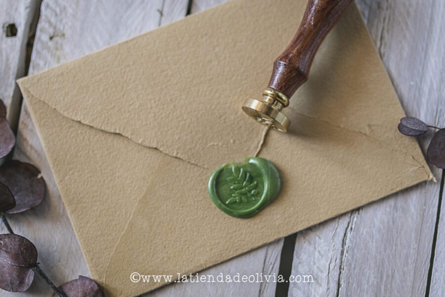 MONTAJE y LACRADO de invitaciones de boda - Imagen 8