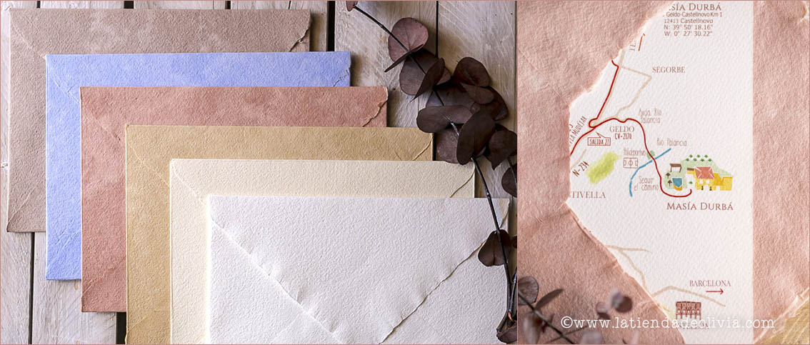 Sobres artesanos hechos a mano con papel artesano en colores delicados
