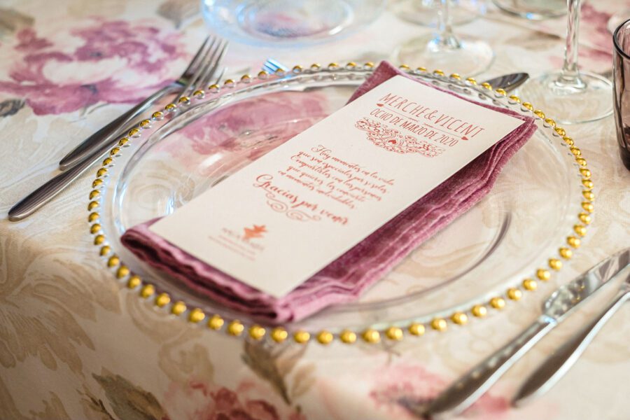 Minuta de boda en tonos marsala