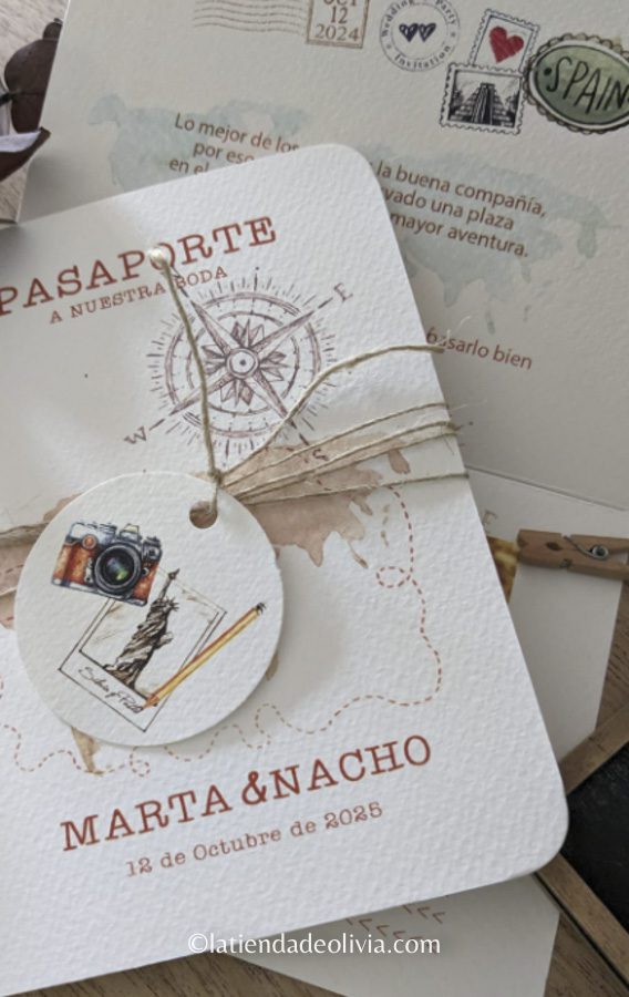 invitación de boda modelo pasaporte con etiqueta